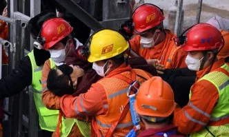 Спасиха 11 от блокираните в Китай миньори