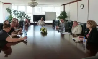 Министър Кръстю Кръстев покани на среща и разговаря днес в