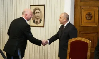 Голямата интрига е дали президентът ще влезе в изборите със