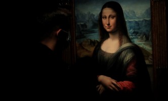 Арестуваха екоактивист заради хвърлено парче торта по Мона Лиза в Лувъра (ВИДЕО)