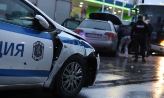 15-годишен е предизвикал гонка с полицията, завършила с тежка катастрофа в София.
