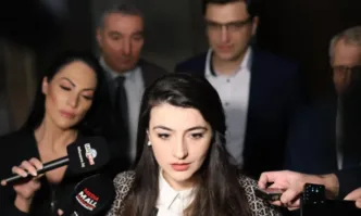 Лена Бориславоваот Продължаваме промяната Демократична България се отказва от своя депутатски имунитет Бориславова