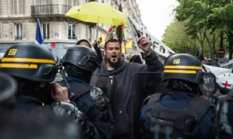 Френското правителство е изправено пред ден на стачки и протести