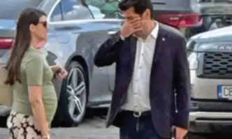 Кирил Петков и Лена Бориславова се движат с VW Touareg