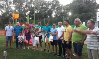 Министър Кралев награди победителите от турнира по тенис Про-Ам за купата на кмета на Община Варна