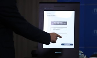 Изненада след изненада: Нови 150 машини за гласуване се появиха на летище София