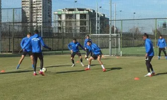Левски подновява тренировки на 23 март