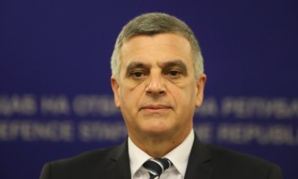 В момент на война: България е със слабо правителство, невнятен премиер и министър на отбраната със заешко сърце