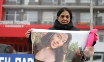 Здравният министър блокирал в мрежата майката на Даная, която почина в Пирогов през 2023г.