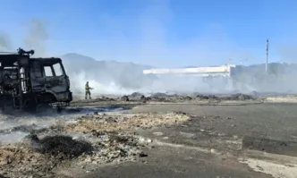 При пожара изгоряха складове за суровини като гасенето му беше