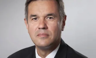 Мотивите за смяната бяха влошеното финансово състояние на военния завод