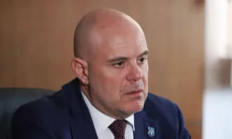 12 500 долара на тримесечие 50 000 долара годишно плащат братята Атанас и Пламен