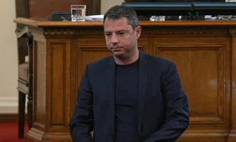 Делян Добрев вече не е депутат, парламентът прие оставката му