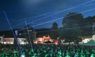 ГЕРБ СДС закриха кампанията си в Ловеч с мега концерт с