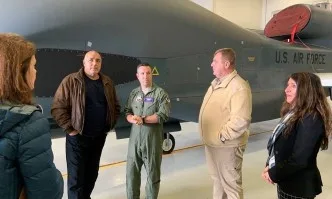 Борисов участва в обиколка в рамките на НАТО на борда на американския самолетоносач Хари С. Труман