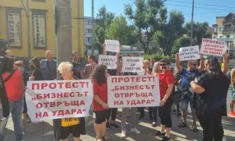Шествие и протест на десетки ресторантьори в Бургас