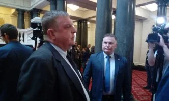 Красимир Каракачанов: Никой не следи Нинова, видяла е патрули на МВР