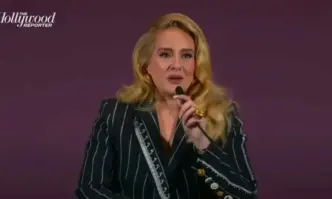 Адел беше отличена с наградата за лидерство Шери Лансинг на