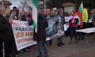 Отново протест за заплати на роботещите в Агенцията за борба с градушките