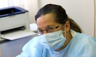 Омикрон заразява много по бързо В един момент рязко ще се