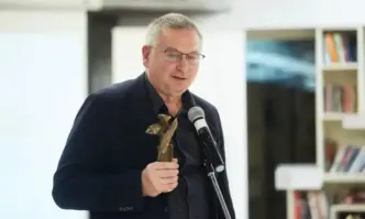 Писателят Георги Господинов получи наградата Перото за цялостен принос към