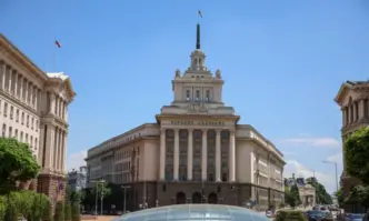 Визитата е по покана на председателя на Народното събрание Росен