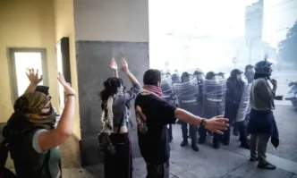 Протестната вълна обхвана и Италия: Сблъсъци с полицията, сълзотворен газ и водни оръдия в Милано и Болоня