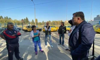 Таксиметрови шофьори от Плевен се оплакаха от бездействието на Общината пред Мирослав Петров