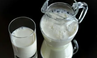 Мъж откри в кухнята си непознат, който пеел и пиел мляко