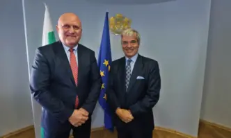 Обсъжда се възможността учители от Аржентина да преподават испански в български училища