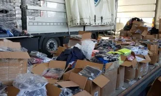 Митничари задържаха хиляди маркови дрехи на границата