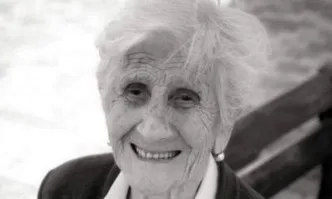 107-годишна италианка се ваксинира срещу COVID-19