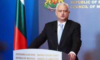 Емил Дечев плавал в Гърция с Теодора Георгиева, но не вижда нищо притеснително в това