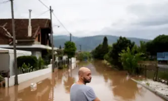 Над 100 блокирани българи в наводнените райони в Гърция