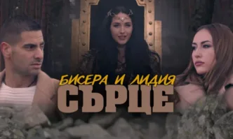 Красивият дует народни певици Бисера и Лидия с първо авторско