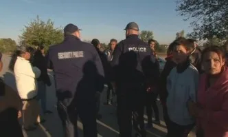 Напрежение в Трънак: Близки на блъснатото 11-годишно дете блокираха път