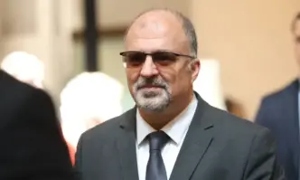 Теоретично те могат да наемат и продавачи на доматиПредстоят проверки