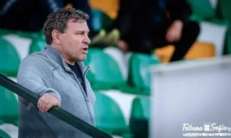 Дори и от трибуните, Вили Вуцов пак отнесе наказание от БФС