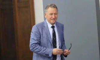 Стойчо Кацаров след разкритията от Пирогов: Наградих личен лекар със значка, който не е от върхушката, това е важното