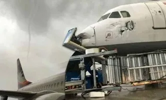 Торнадо удари летището в Анталия, има ранени (ВИДЕО)