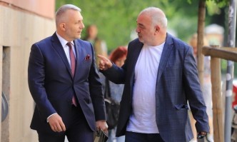 Арман Бабикян нападна Пенчо Милков от БСП, показа на кои плочки в Русе може да се убие