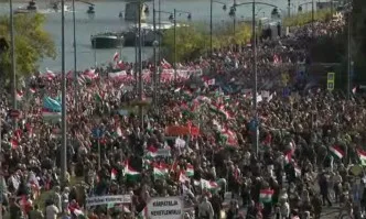 Хиляди на шествие в подкрепа на Виктор Орбан (ВИДЕО)