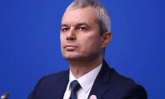 Председателят на Възраждане Костадин Костадинов честити националния празник с акцент