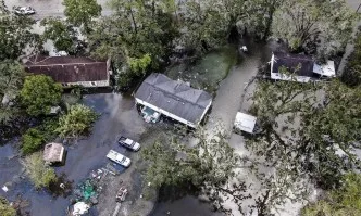 Байдън обеща помощ за пострадалите от урагана Айда райони