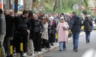 За разлика от България, в Сърбия се вият опашки през избирателните секции