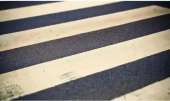 Шофьор блъсна майка с дете на пешеходна пътека в Сандански