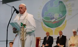 Папа Франциск: Нека мирът се разпространи по цялата земя, с огъня на любовта да разтопим леда на войната