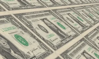 Доларът с най-висок връх от 20 години насам