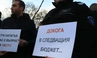 Протест на служителите в затворите в България Недоволните настояват за
