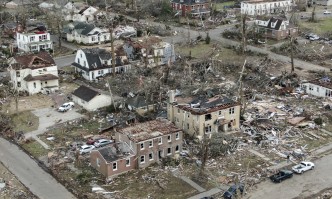 Мощно торнадо с десетки жертви в Кентъки, обявено е извънредно положение (СНИМКИ)